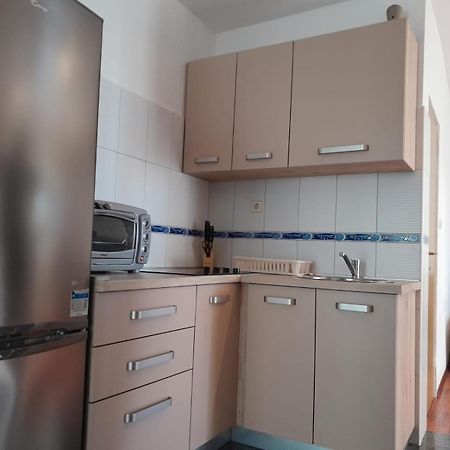 Sreca Apartment Near Beach With Bbq 比比涅 客房 照片