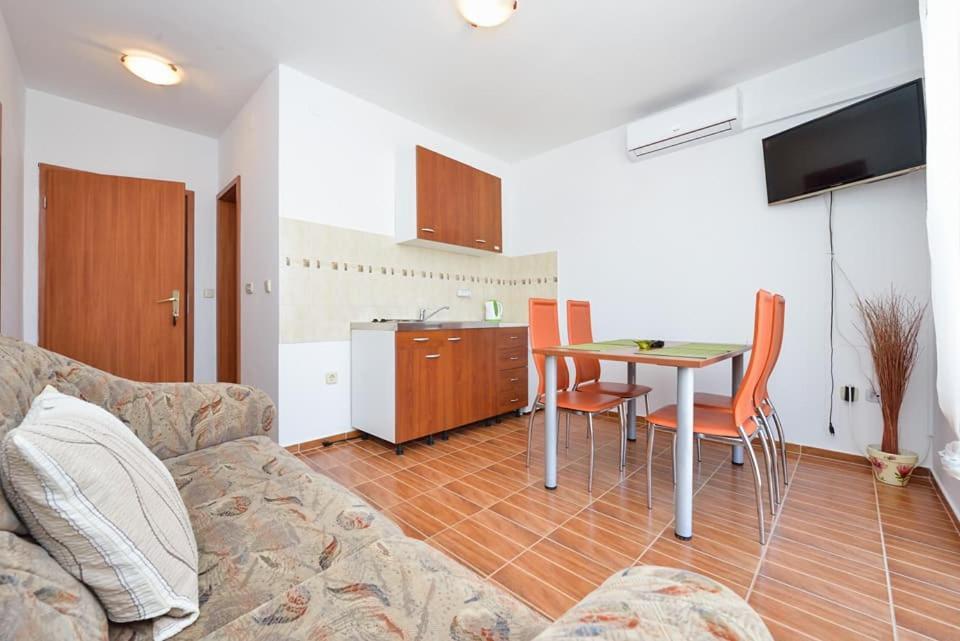 Sreca Apartment Near Beach With Bbq 比比涅 外观 照片