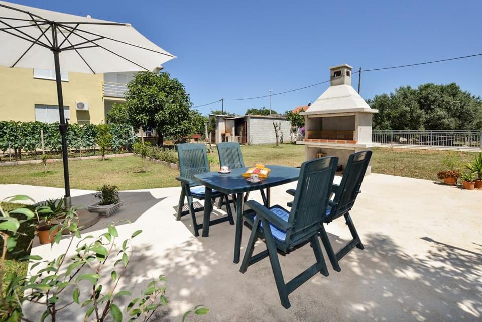 Sreca Apartment Near Beach With Bbq 比比涅 外观 照片