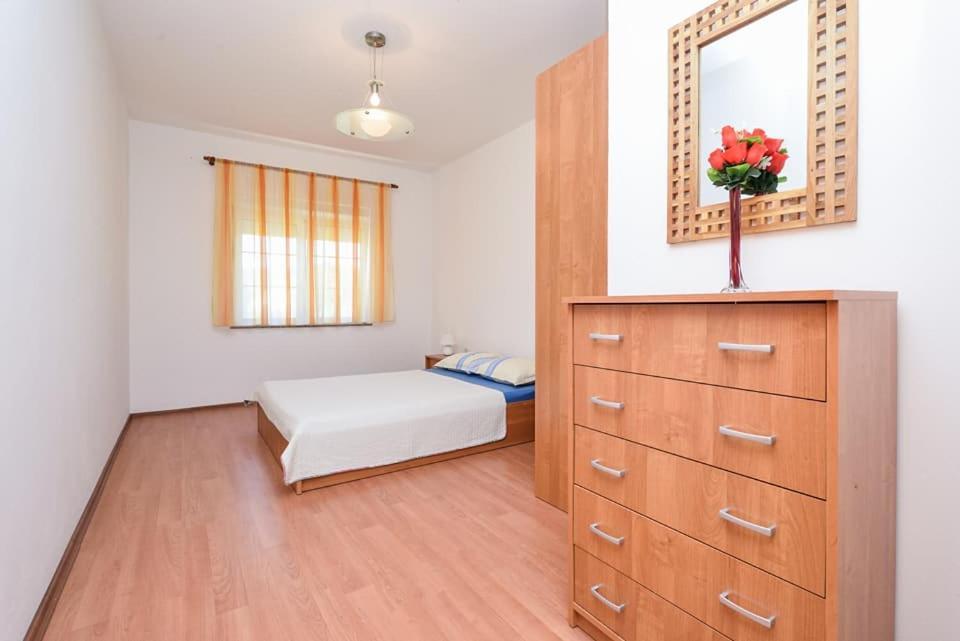 Sreca Apartment Near Beach With Bbq 比比涅 外观 照片