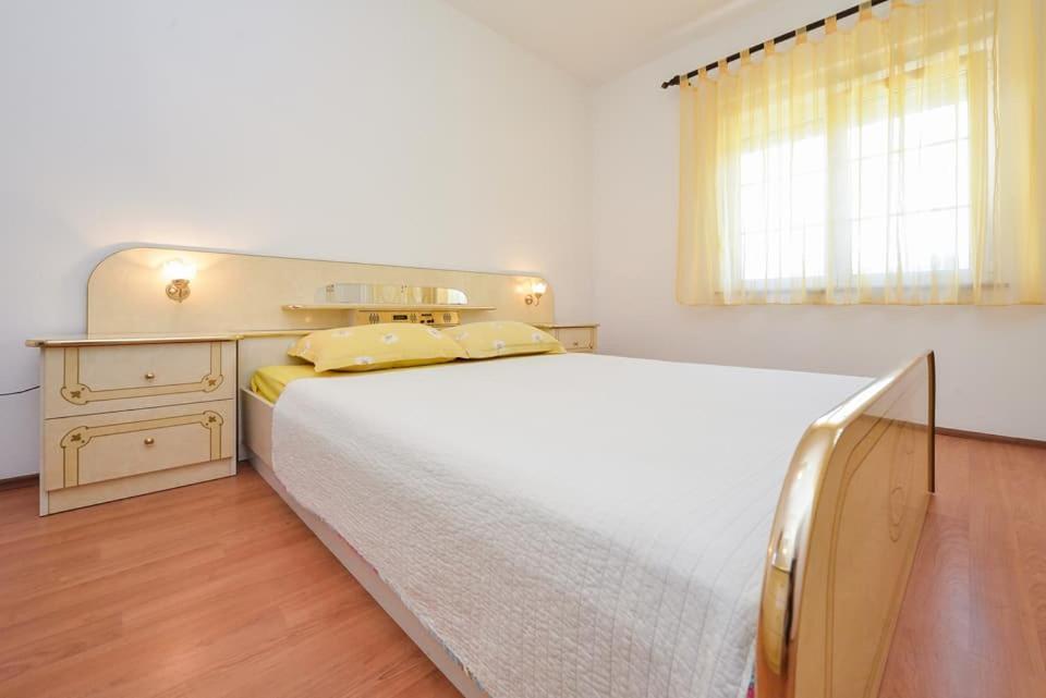 Sreca Apartment Near Beach With Bbq 比比涅 外观 照片