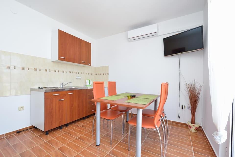 Sreca Apartment Near Beach With Bbq 比比涅 外观 照片
