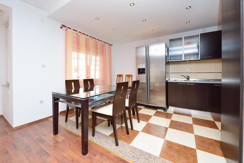 Sreca Apartment Near Beach With Bbq 比比涅 外观 照片