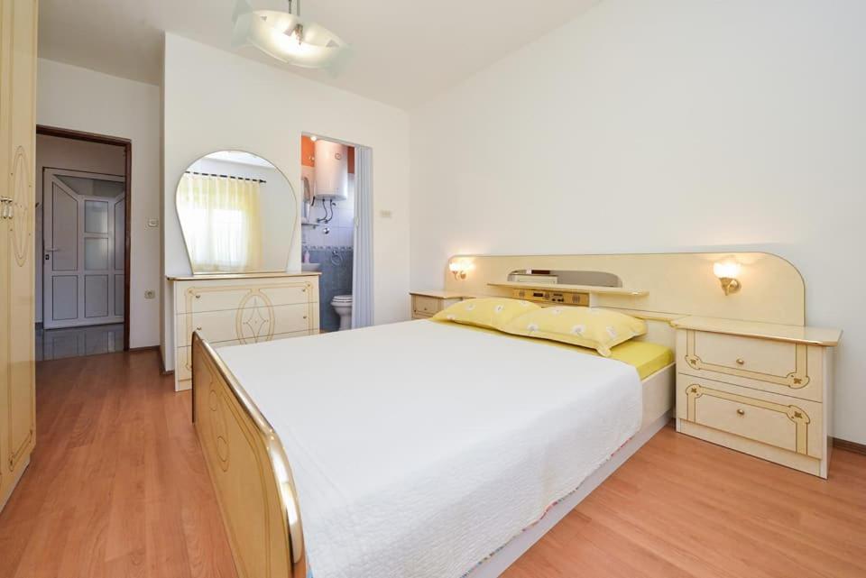 Sreca Apartment Near Beach With Bbq 比比涅 外观 照片