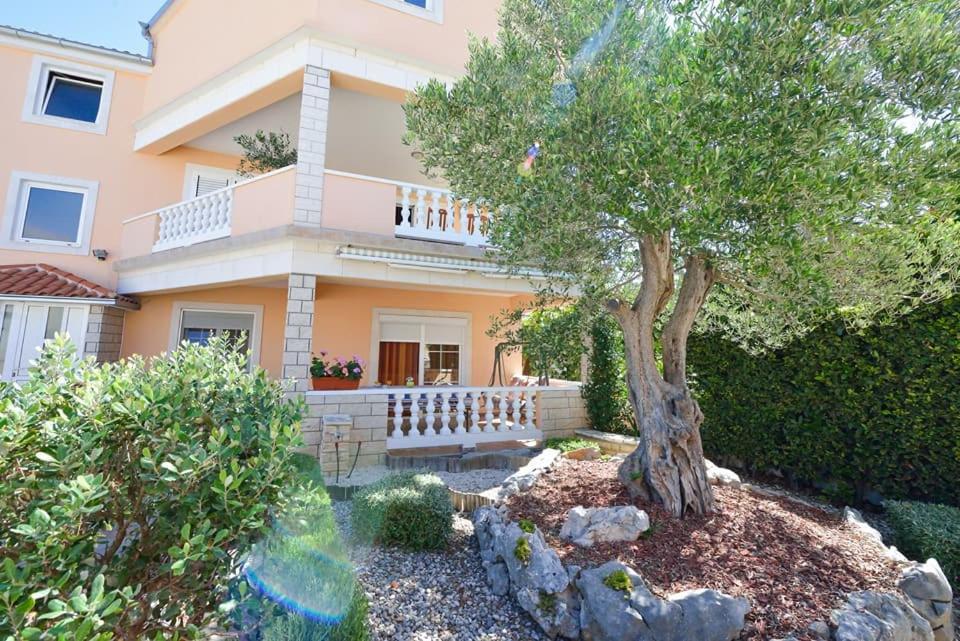 Sreca Apartment Near Beach With Bbq 比比涅 外观 照片