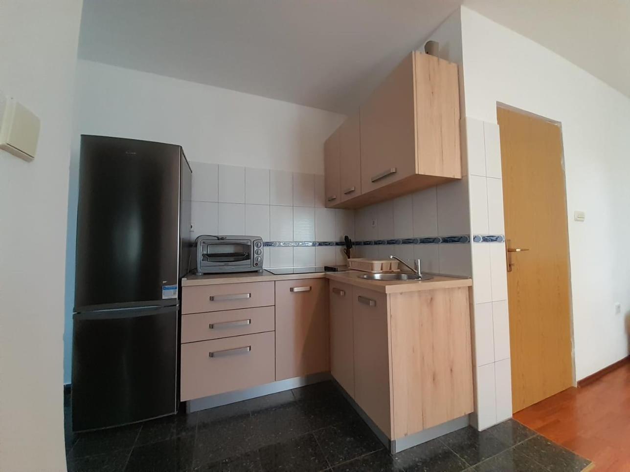 Sreca Apartment Near Beach With Bbq 比比涅 外观 照片