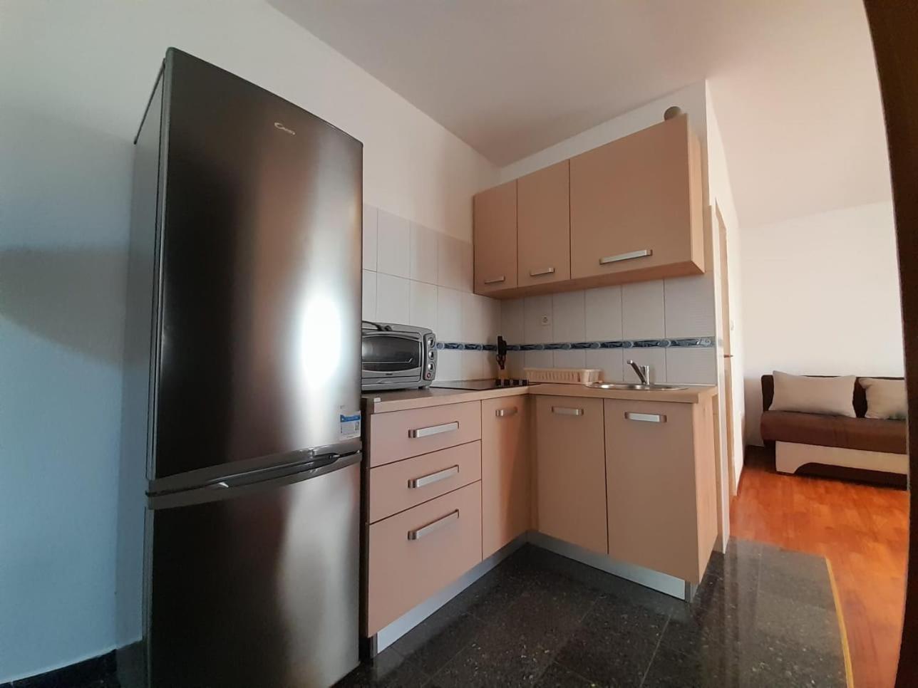 Sreca Apartment Near Beach With Bbq 比比涅 客房 照片
