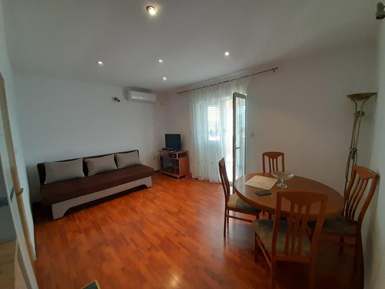 Sreca Apartment Near Beach With Bbq 比比涅 客房 照片