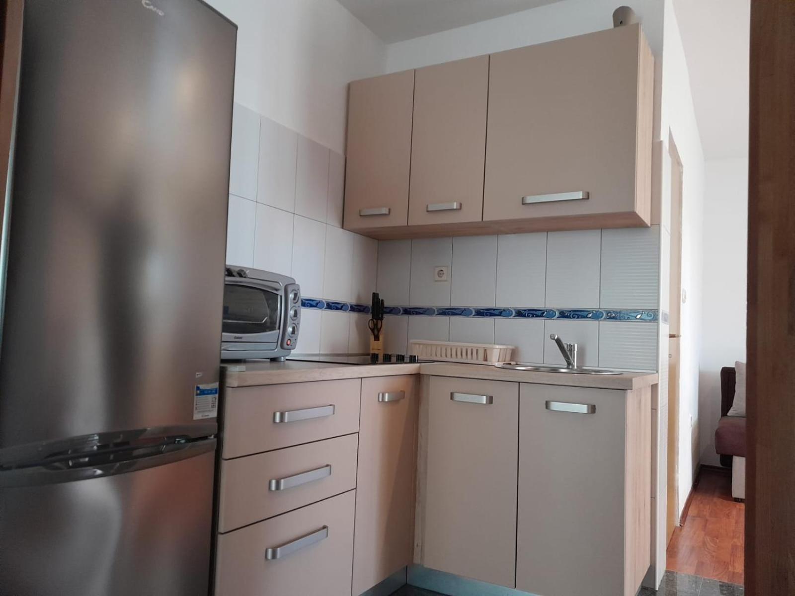 Sreca Apartment Near Beach With Bbq 比比涅 客房 照片